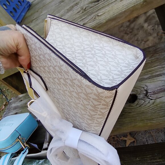 Michael Kors NEW $598 Sheila Satchel Bag No Callouts - Picture 9 of 9